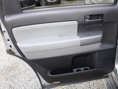 Used 2010 Toyota Sequoia SR5 AWD/4WD image 22