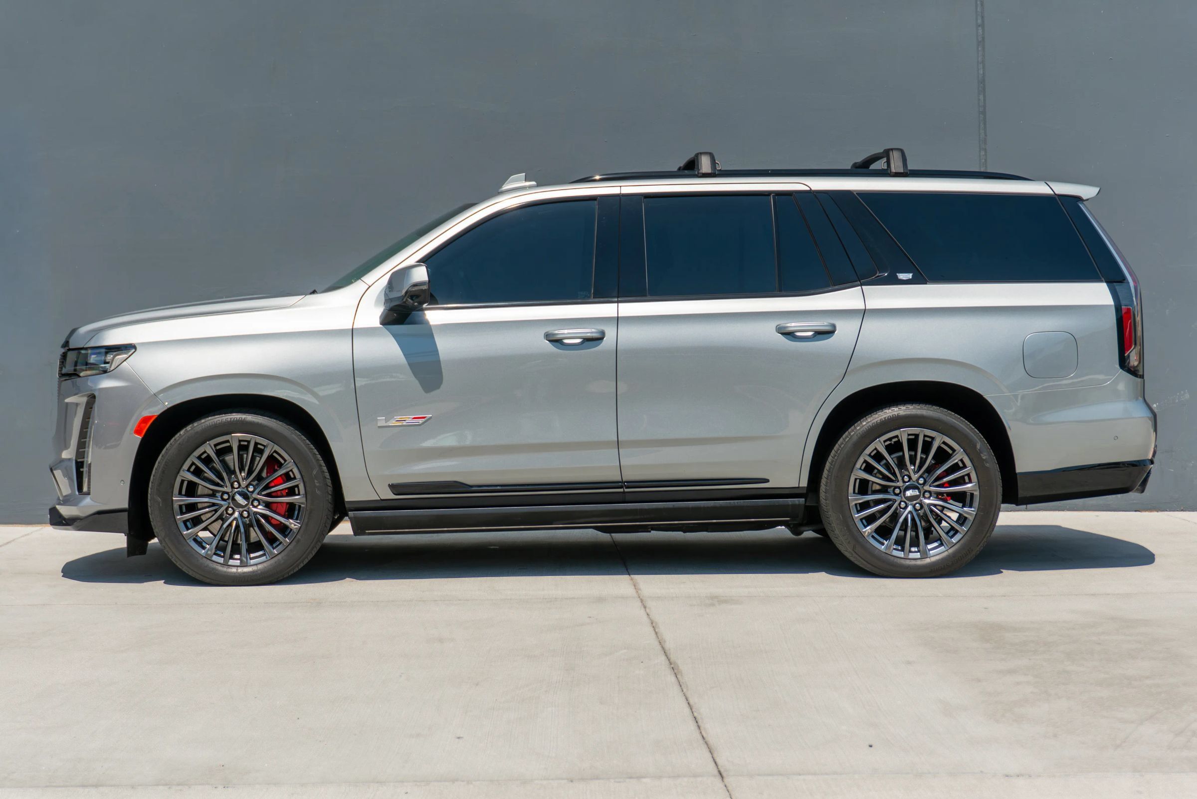 Used 2024 Cadillac Escalade V AWD/4WD image 2