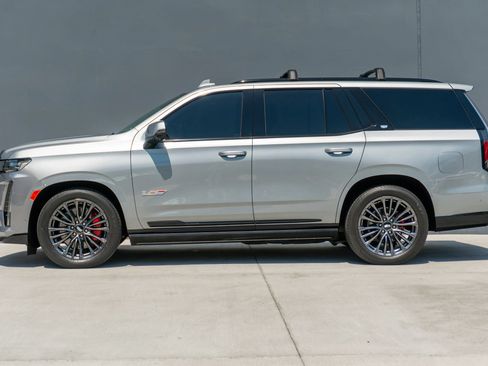 Used 2024 Cadillac Escalade V AWD/4WD image 2