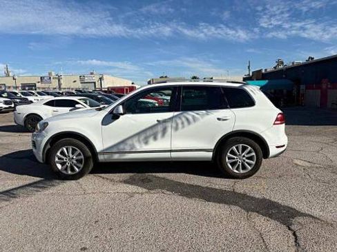 Used 2014 Volkswagen Touareg Sport AWD/4WD image 4