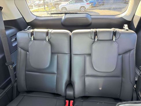 Used 2025 Ford Explorer Active w/ Active Comfort Package image 12