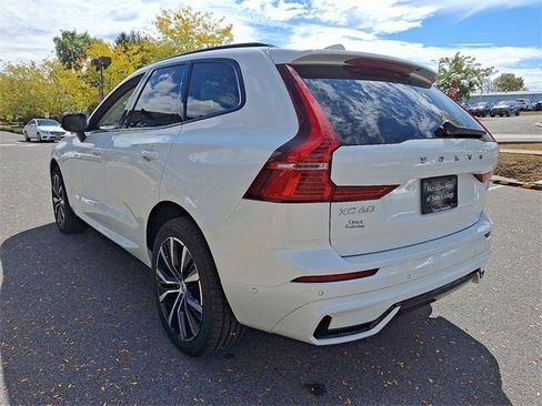 Used 2024 Volvo XC60 B5 Plus image 8