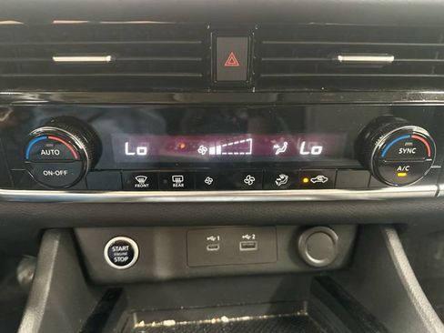 Used 2021 Nissan Rogue SV AWD/4WD image 17