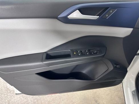 Used 2022 Volkswagen Taos SE image 18