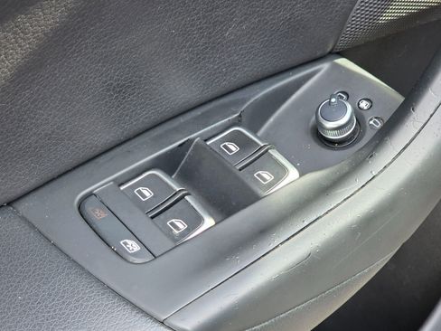 Used 2018 Audi Q3 2.0T Premium w/ Convenience Package image 24