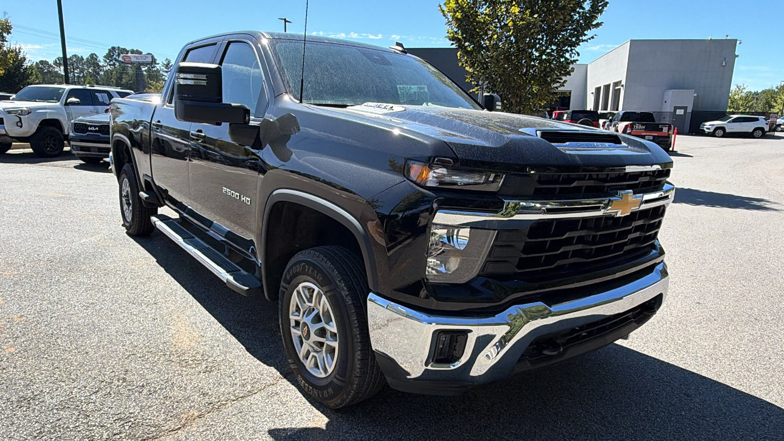 Used 2025 Chevrolet Silverado 2500 LT w/ Convenience Package AWD/4WD image 5