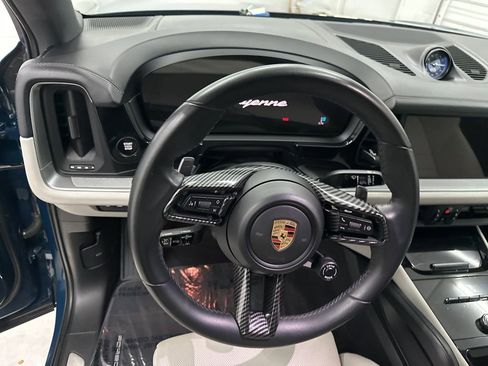 Used 2024 Porsche Cayenne Coupe image 10