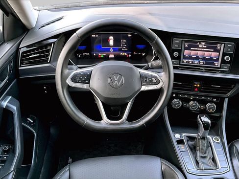 Used 2023 Volkswagen Jetta SE w/ Panoramic Sunroof Package FWD image 6