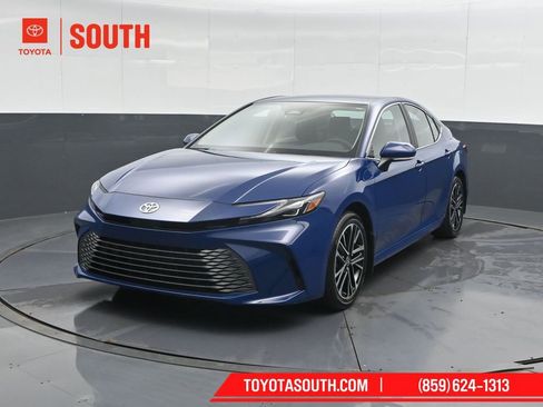 Used 2025 Toyota Camry XLE image 6