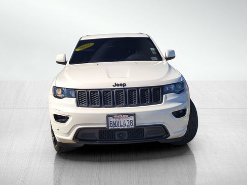 Used 2021 Jeep Grand Cherokee Laredo X AWD/4WD image 2