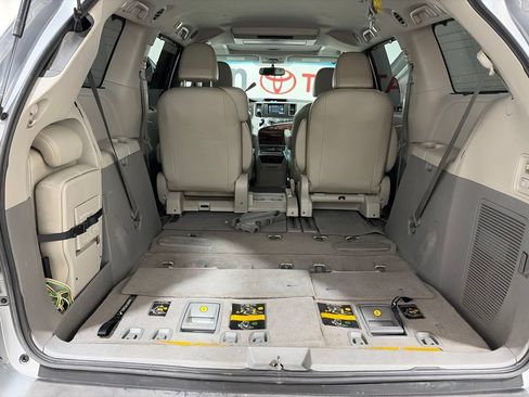 Used 2011 Toyota Sienna XLE w/ XLE Navigation Pkg FWD image 19