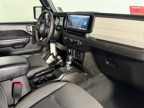 Used 2024 Jeep Wrangler Unlimited w/ Convenience Group AWD/4WD image 15