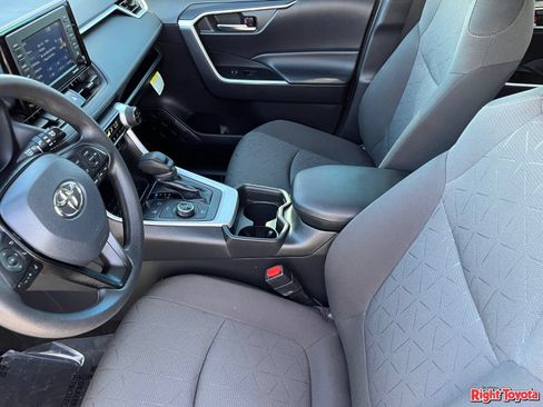 Certified 2021 Toyota RAV4 XLE w/ Carpet Mat Package (TMS) AWD/4WD image 21