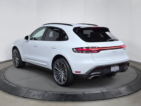 Certified 2025 Porsche Macan AWD/4WD image 3