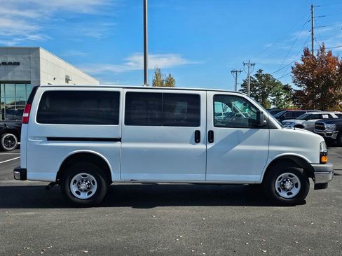 Used 2019 Chevrolet Express 3500 LT w/ LT Preferred Equipment Group image 4
