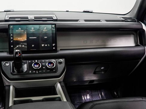 Used 2025 Land Rover Defender 110 S image 17