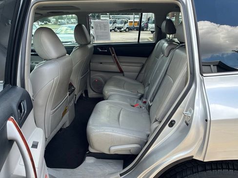 Used 2012 Toyota Highlander Limited w/ Tow Pkg FWD image 13
