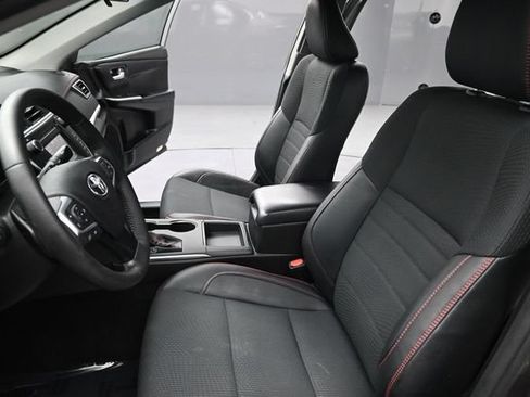 Used 2017 Toyota Camry SE FWD image 19