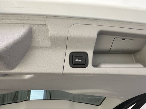 Used 2018 GMC Acadia SLE w/ Driver Alert Package I FWD image 9
