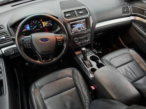 Used 2016 Ford Explorer XLT w/ Equipment Group 202A FWD image 11