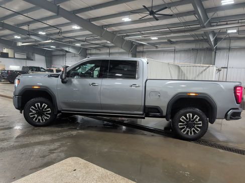 Used 2025 GMC Sierra 2500 Denali Ultimate image 5