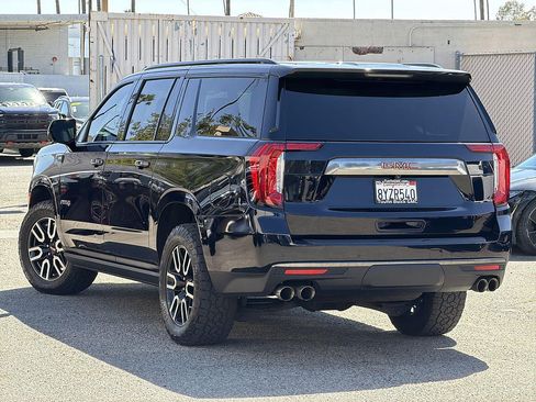 Used 2022 GMC Yukon XL AT4 w/ AT4 Premium Package AWD/4WD image 7