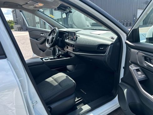 Certified 2025 Nissan Rogue SV AWD/4WD image 28
