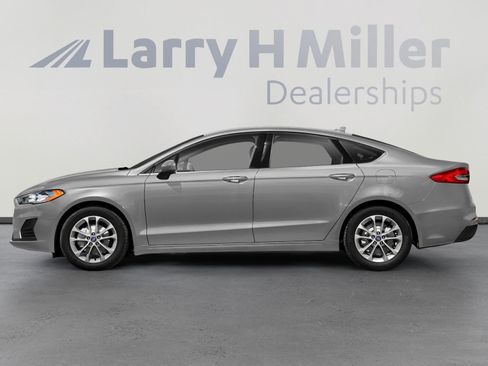 Used 2019 Ford Fusion SE FWD image 3