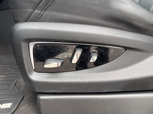 Used 2020 Cadillac Escalade ESV Premium Luxury w/ LPO, Radiant Package image 33