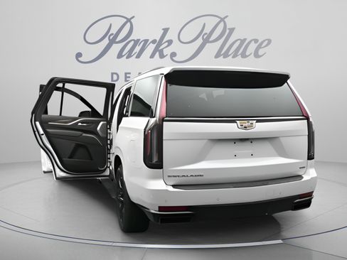 Used 2023 Cadillac Escalade Sport Platinum AWD/4WD image 12