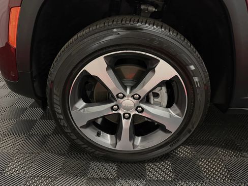 Used 2023 Jeep Grand Cherokee 4WD 4xe w/ Luxury Tech Group II image 9