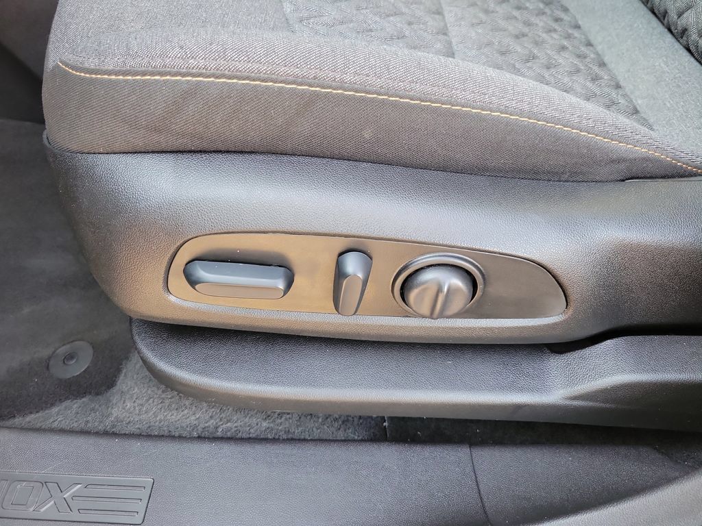 Used 2024 Chevrolet Equinox LT FWD image 20
