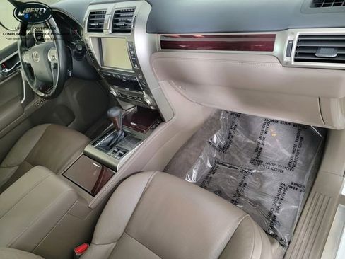 Used 2018 Lexus GX 460 Premium w/ Premium Package image 19