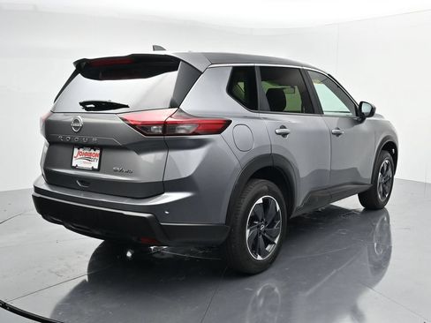 Used 2024 Nissan Rogue SV AWD/4WD image 7