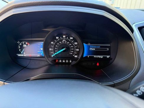 Used 2024 Ford Edge Titanium image 3