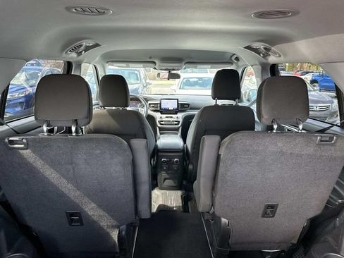 Used 2023 Ford Explorer XLT AWD/4WD image 19