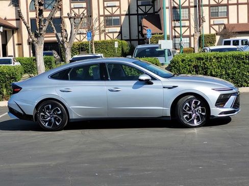 Used 2025 Hyundai Sonata SEL FWD image 4