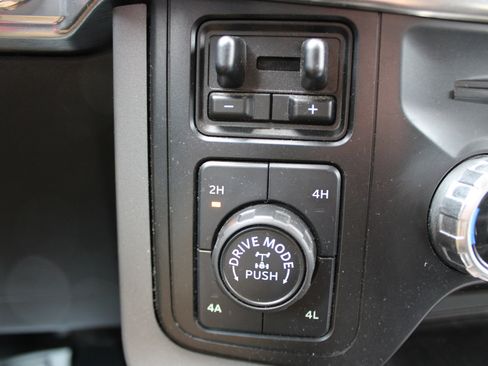 Used 2021 Ford F150 Lariat w/ Tow Technology Package image 27