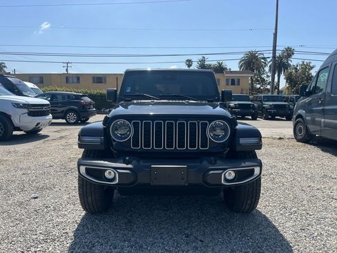 Used 2025 Jeep Wrangler Unlimited Sahara image 2