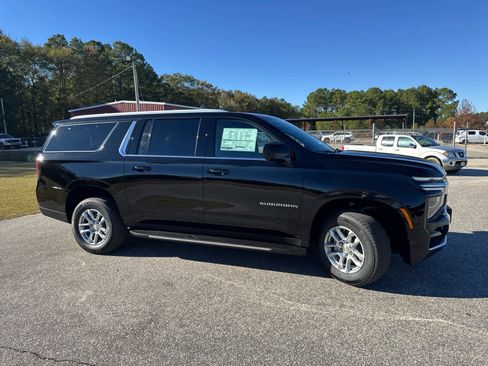 New 2026 Chevrolet Suburban LS image 9