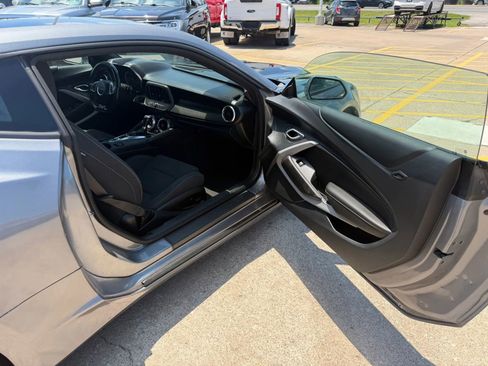 Used 2022 Chevrolet Camaro LT RWD image 31