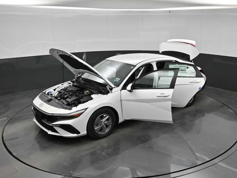 New 2026 Hyundai Elantra SE FWD image 42