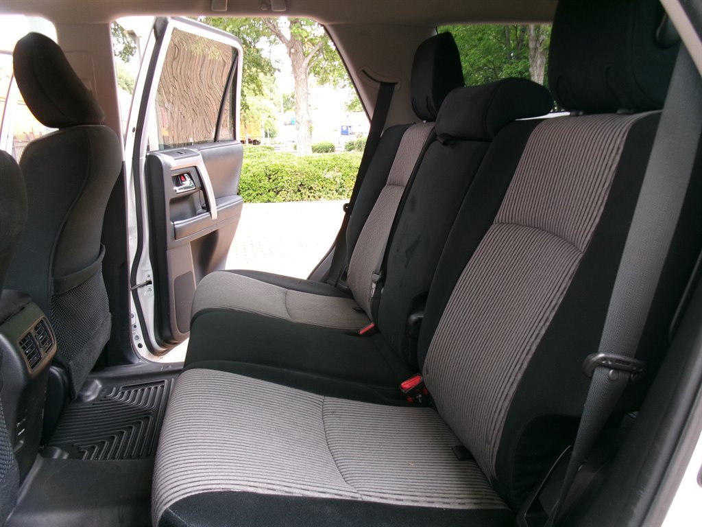 Used 2016 Toyota 4Runner SR5 RWD image 40