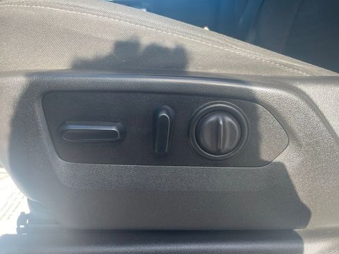 Used 2021 Chevrolet Silverado 1500 LT image 19