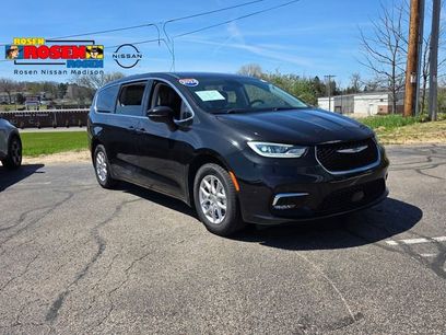 Used 2024 Chrysler Pacifica Touring-L