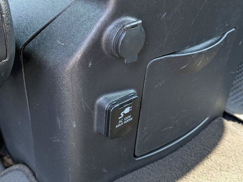 Used 2015 Nissan Titan SL w/ SL Moonroof Package AWD/4WD image 25