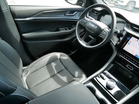 New 2026 Jeep Grand Cherokee L Limited AWD/4WD image 9