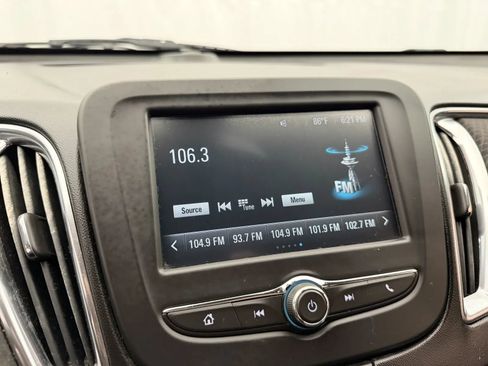 Used 2017 Chevrolet Malibu LT FWD image 17