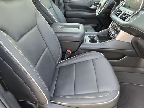 Used 2024 GMC Yukon XL SLT w/ SLT Luxury Package AWD/4WD image 13