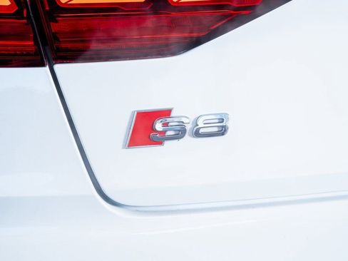 Used 2020 Audi S8 L w/ S8 Executive Package image 25
